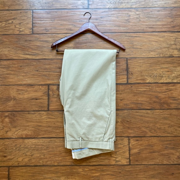 Gap Khakis Pants - Picture 3 of 3